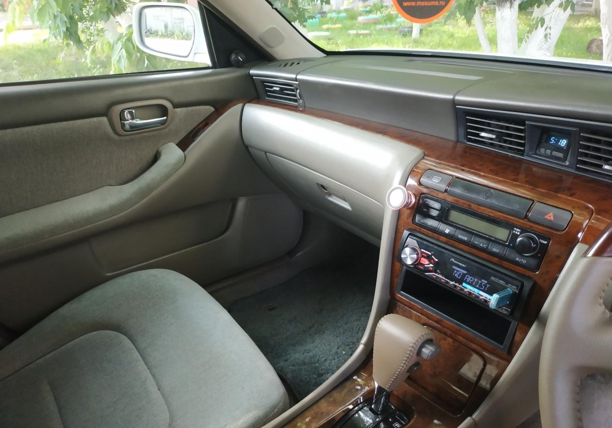 Nissan Laurel 35 салон