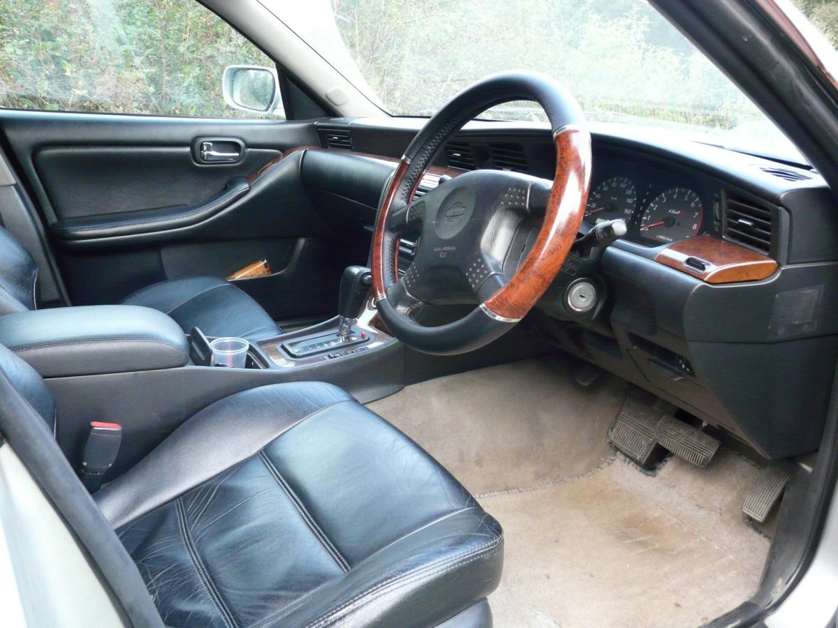 Nissan Laurel 35 салон