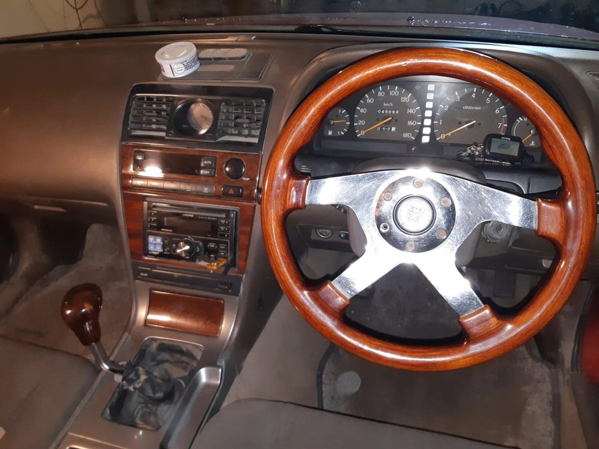 Nissan Laurel 34 салон