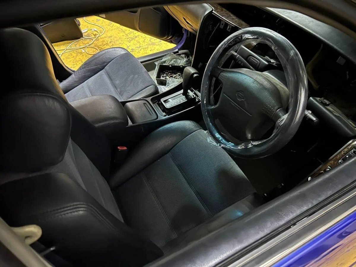 Laurel c35 салон