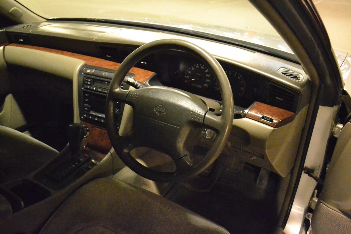 Nissan Laurel салон