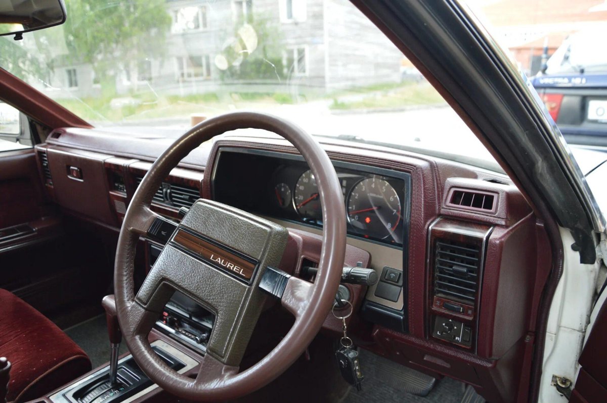 Nissan Laurel 1988 салон
