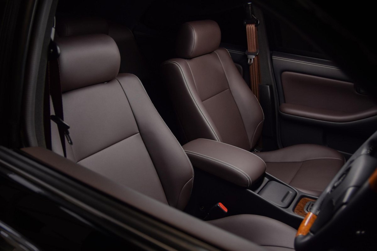 Кожаный салон Ниссан Лаурель 35