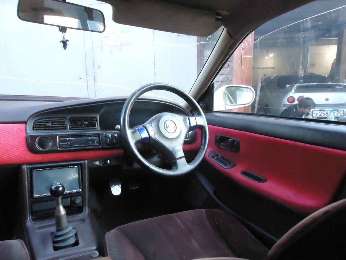 Laurel c33 салон