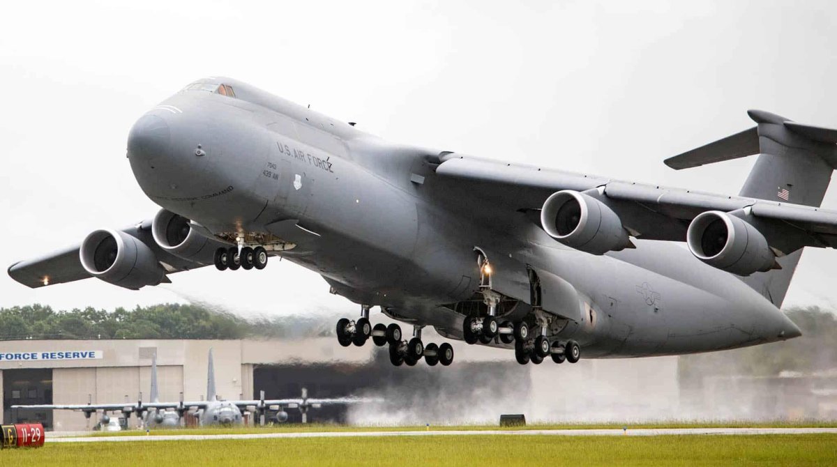 Lockheed c-5m super Galaxy