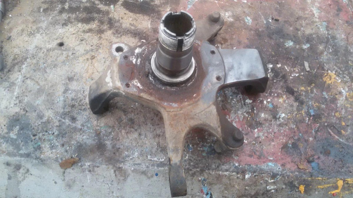 Поворотный кулак Ниссан 4х4