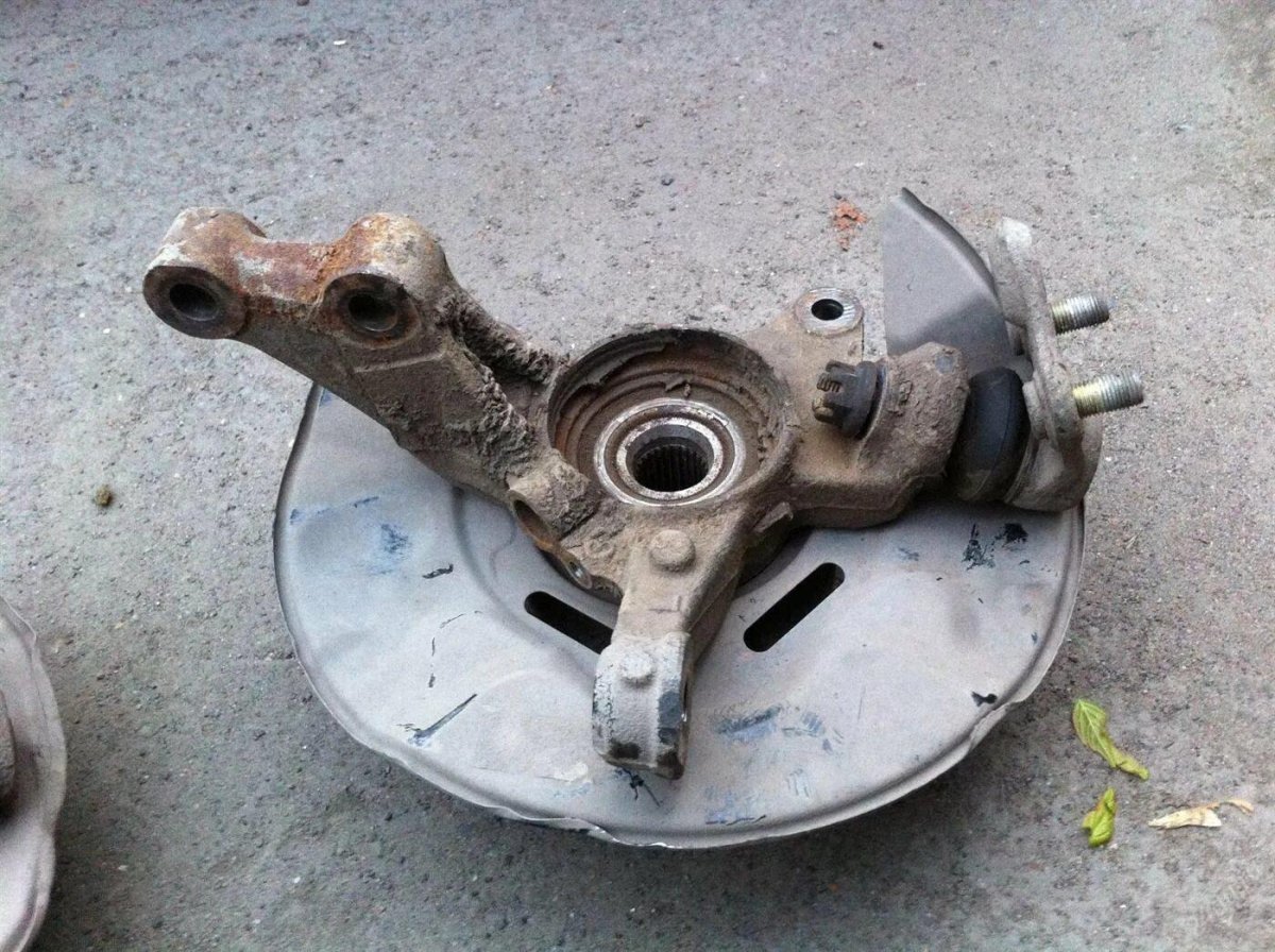 Тойота 600 поворотный кулак