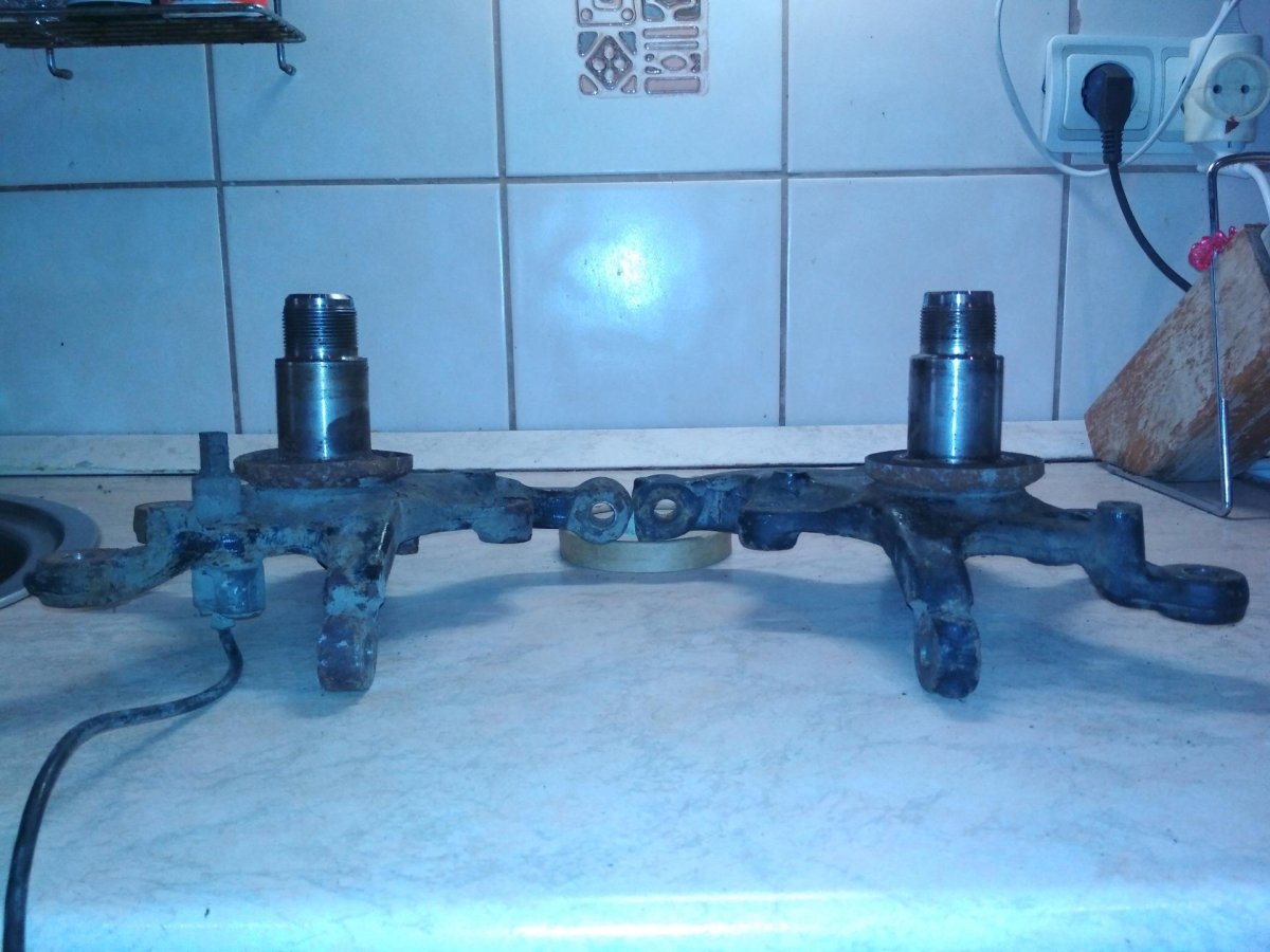 Поворотный кулак е 36