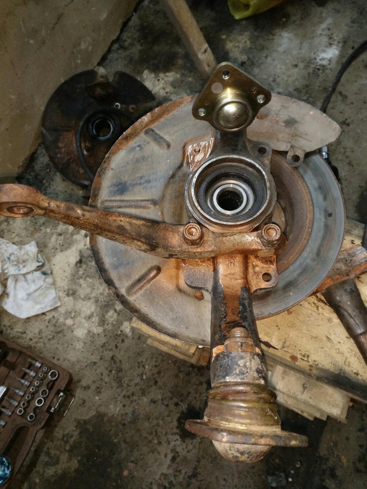 Поворотный кулак Нива 21213