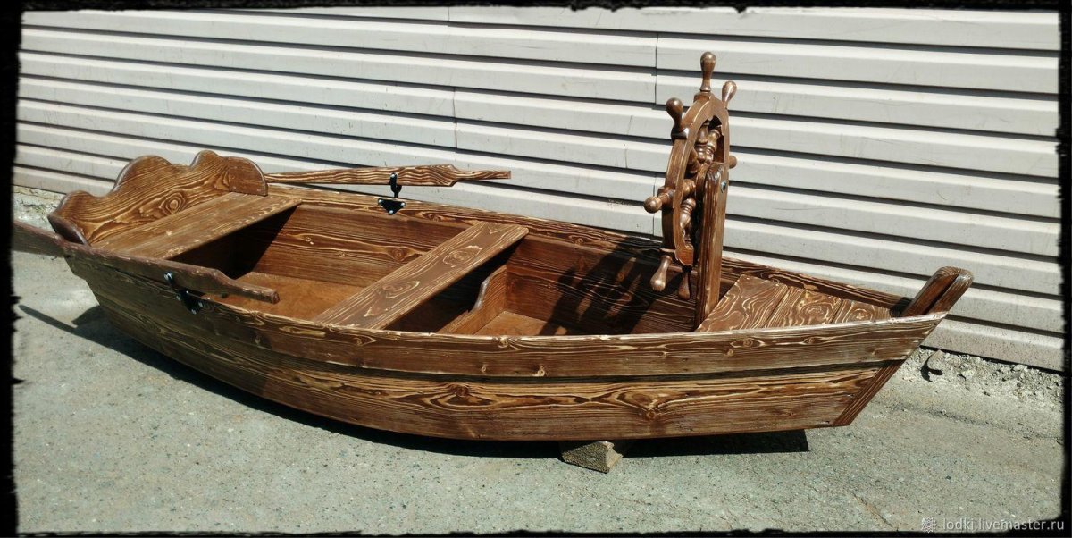 Деревянная лодка декор