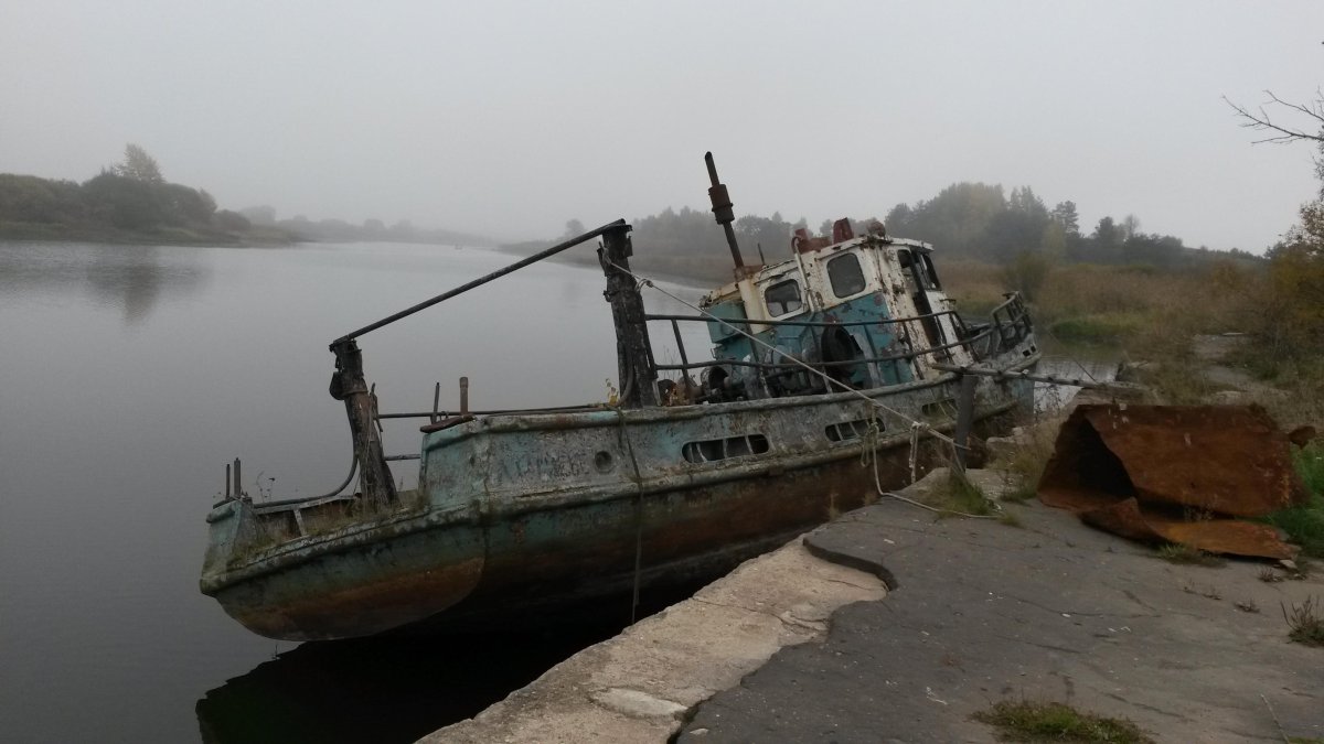 Топольки поселок Азовский корабль заброшенный