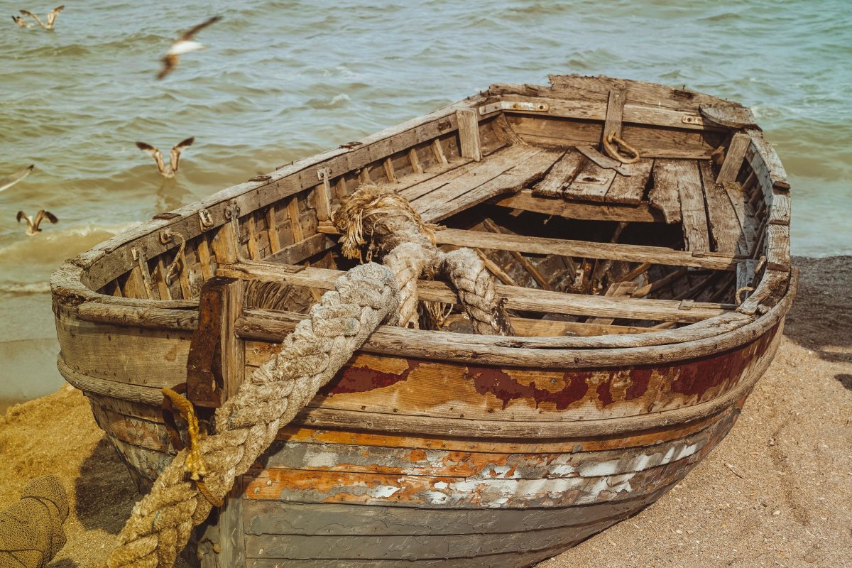 Старинная лодка