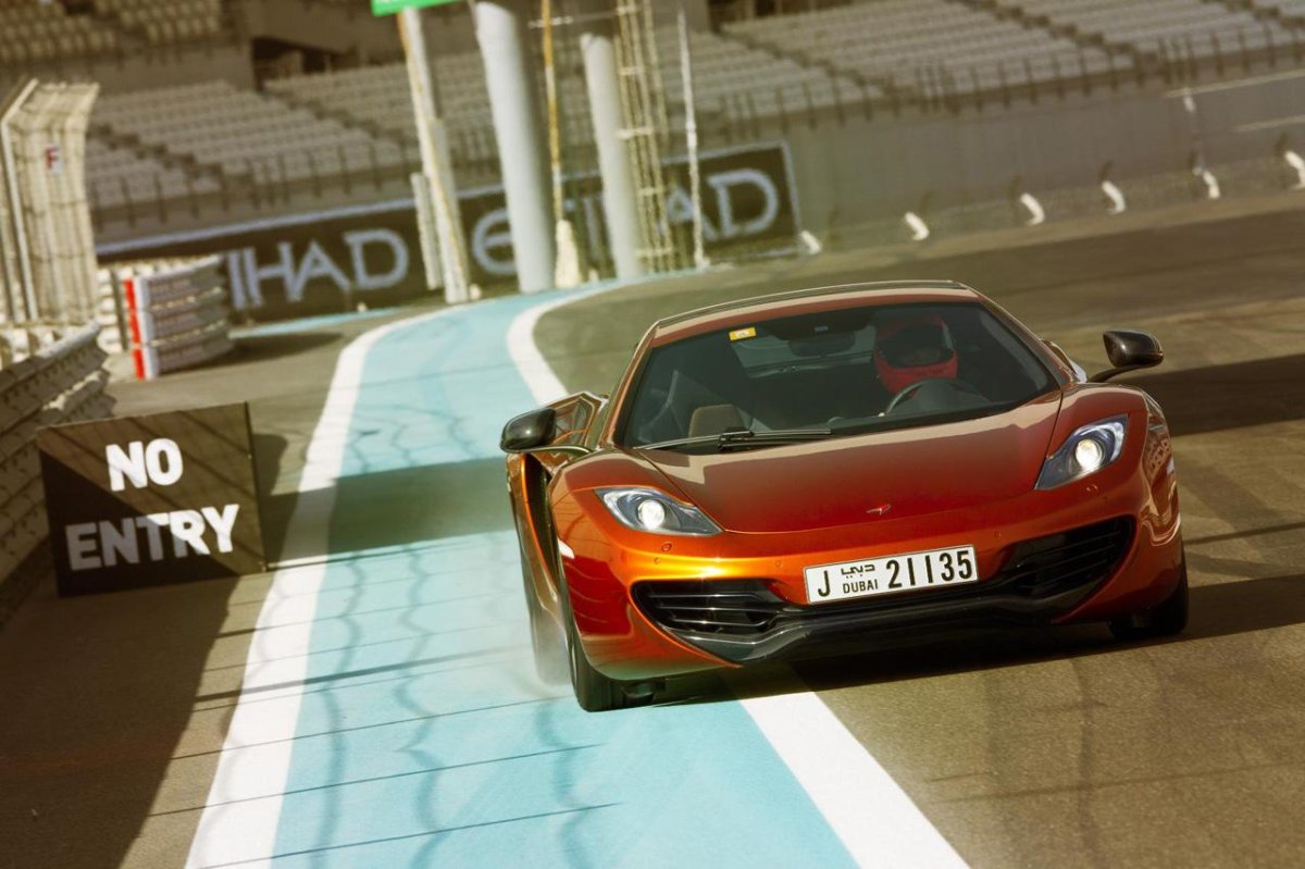 В полиции Эмиратов MCLAREN mp4-12c