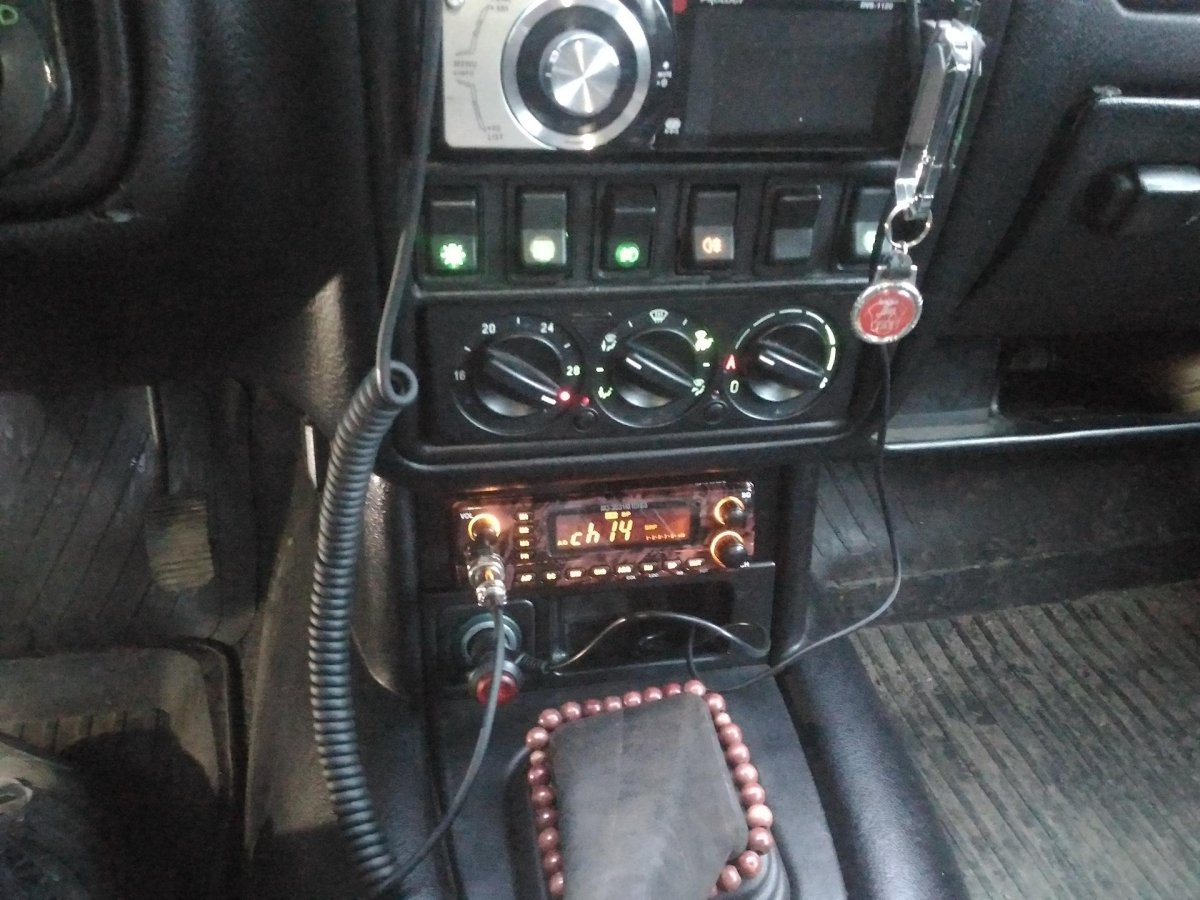 Магнитофон и рация в грузовую машину