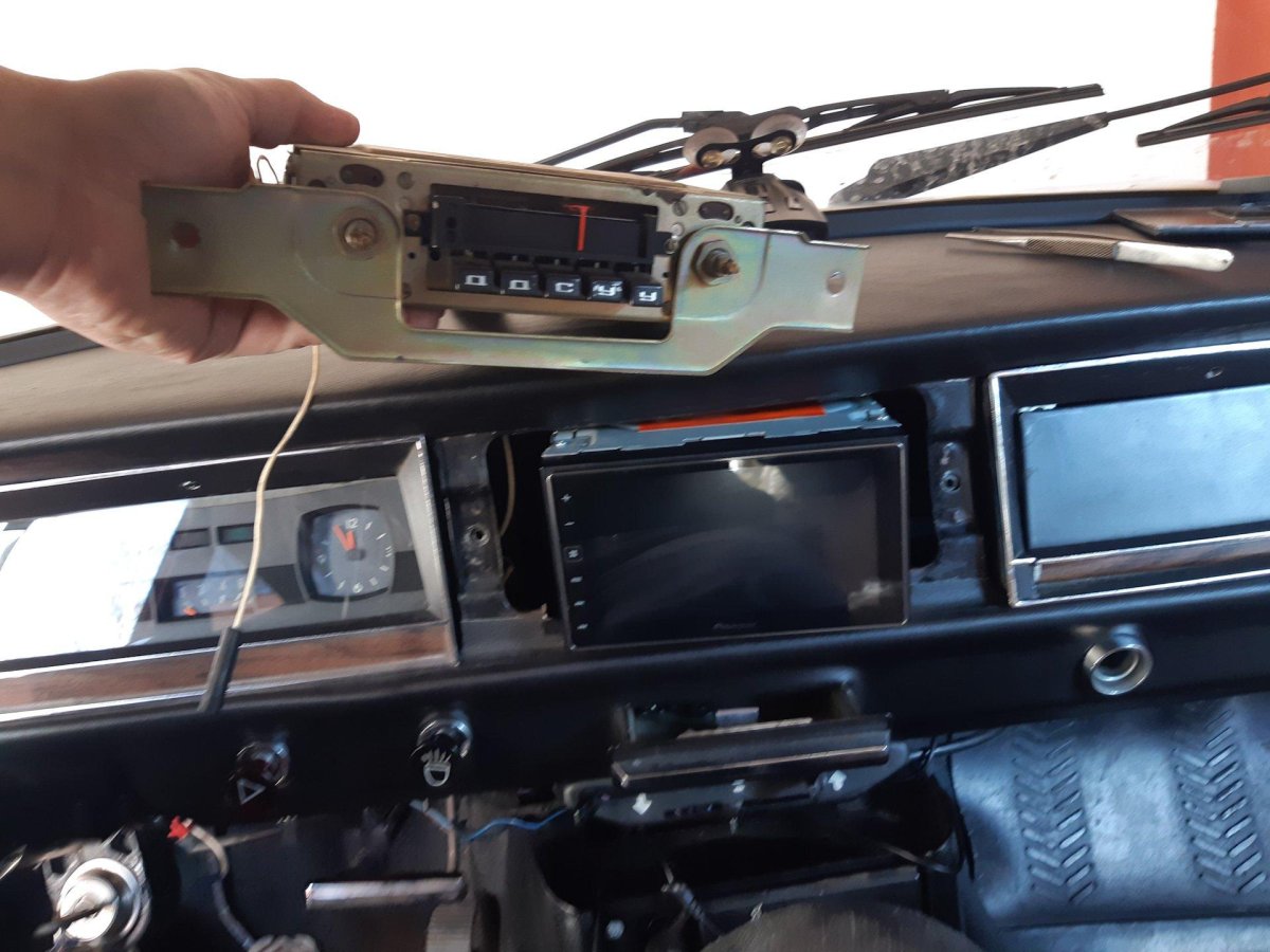 ГАЗ 24 штатная магнитола