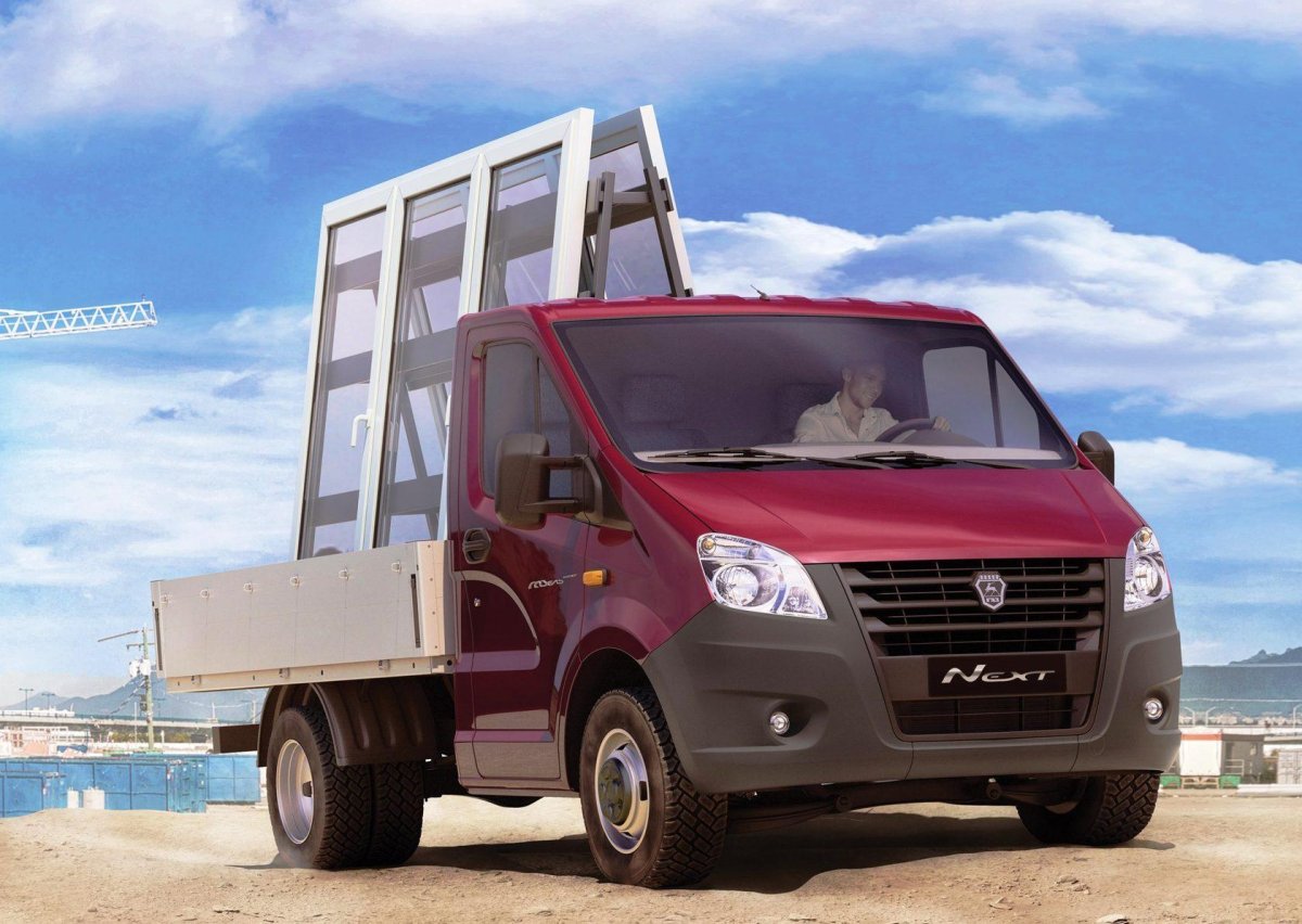 Газель Некст с пирамидой