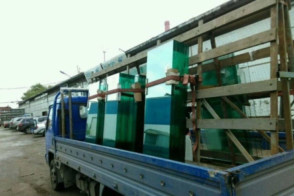 Автомобиль для перевозки стекла