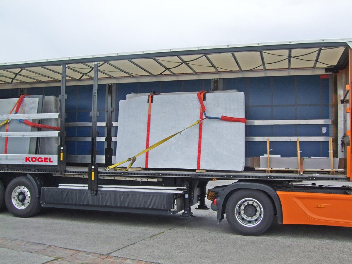 Перевозка стекла в фуре