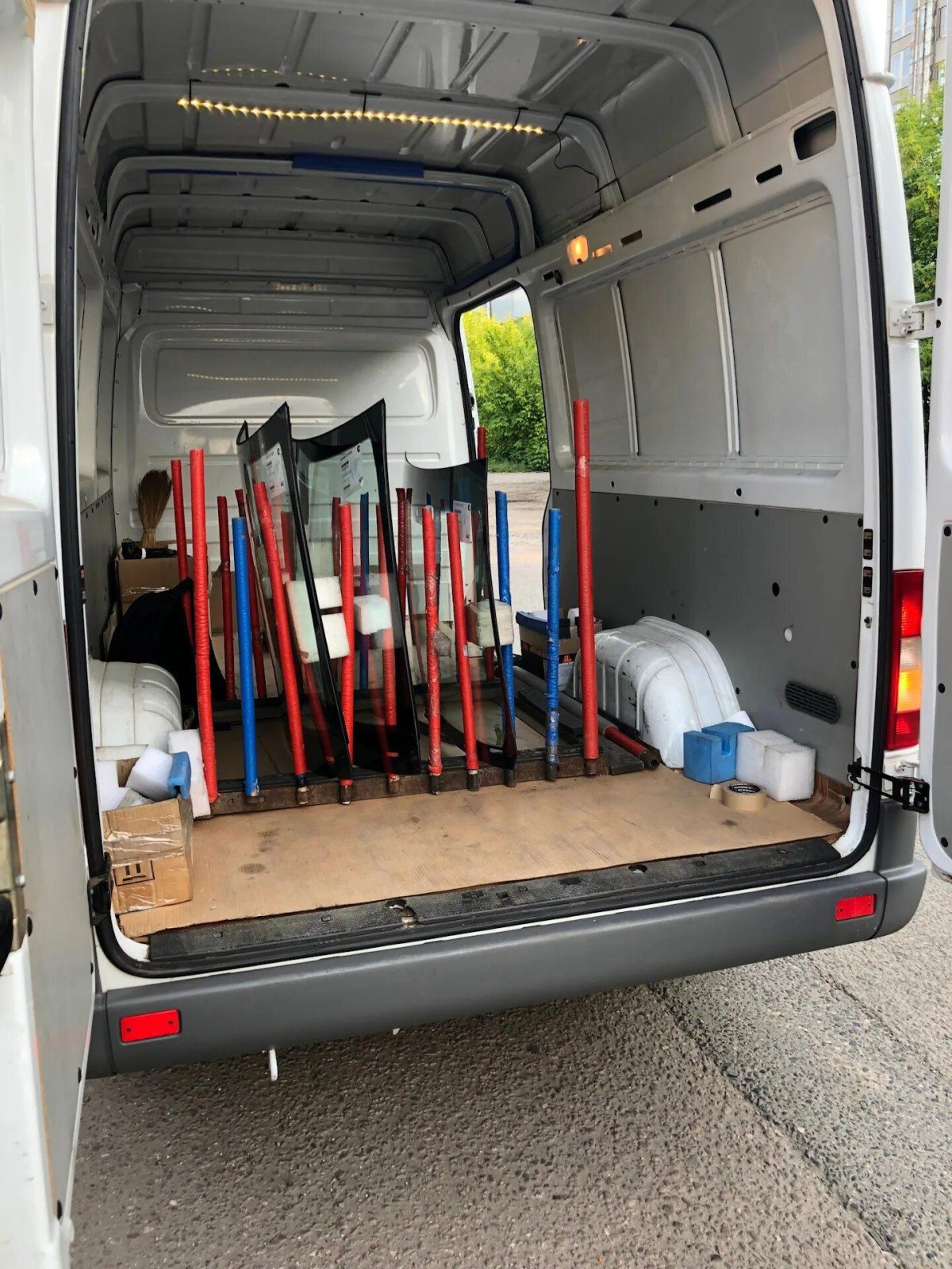 Автомобиль для перевозки стекол