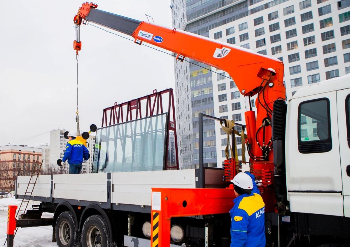 Манипулятор с присосками для монтажа стеклопакетов