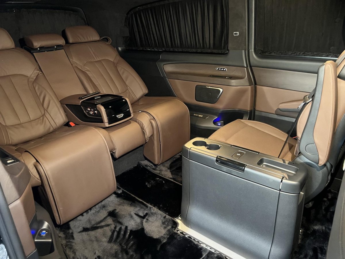 Комфортный задний диван lc200