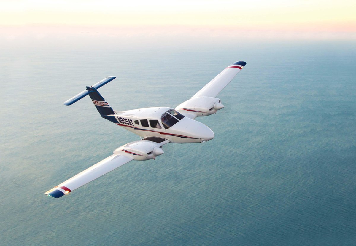 Пайпер Семинол самолет