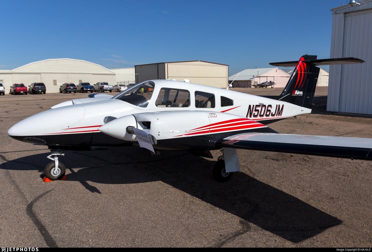 Пайпер Семинол самолет