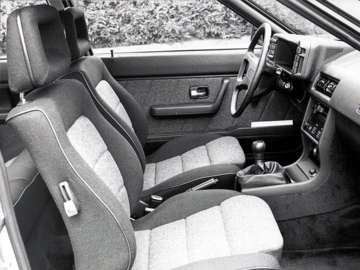 Audi Coupe b2 салон