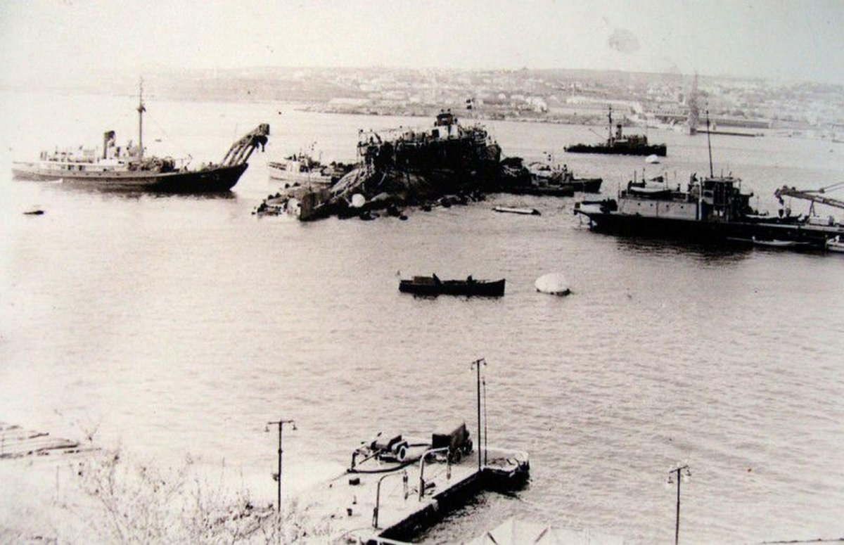 Взрыв линкора Новороссийск в Севастополе в 1955