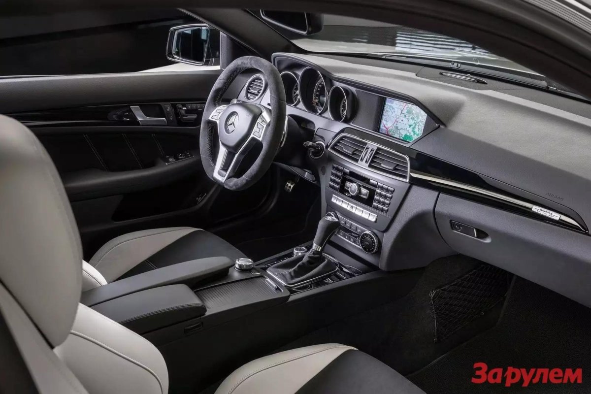 Mercedes c63 AMG салон
