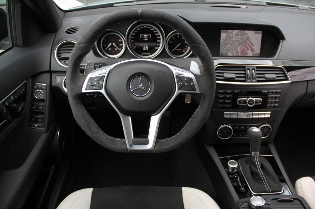 Mercedes Benz c63 AMG салон
