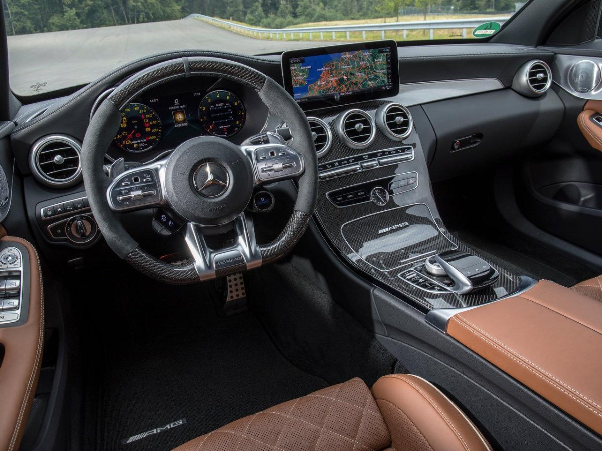 Мерседес-Бенц АМГ 63 салон