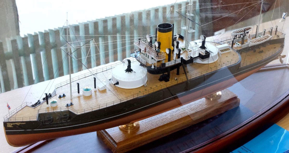 Броненосец Петр Великий модель