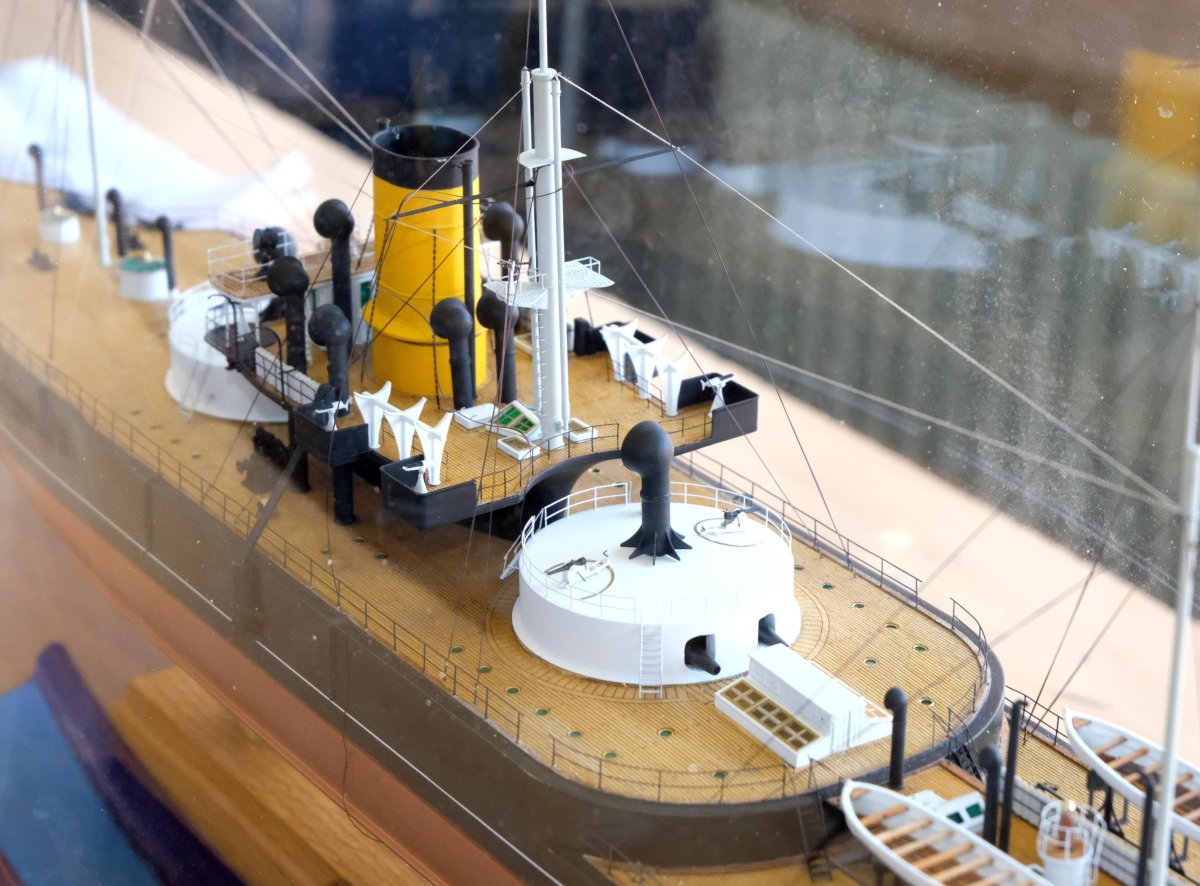 Броненосец Петр Великий модель