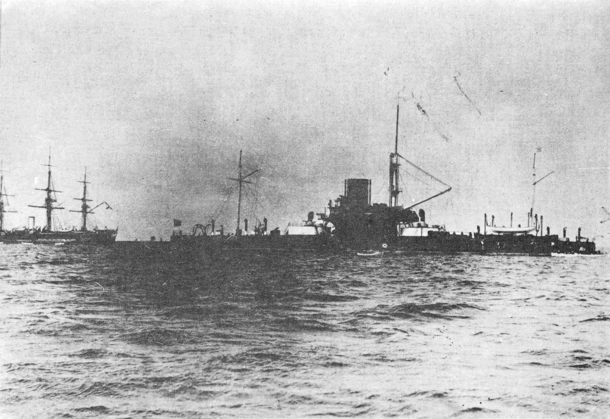 Броненосец Петр первый