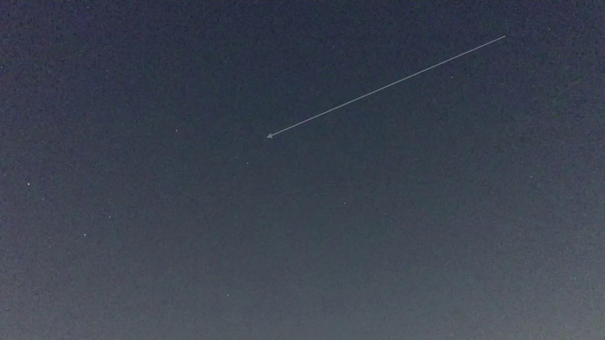 Цепочка спутников в небе