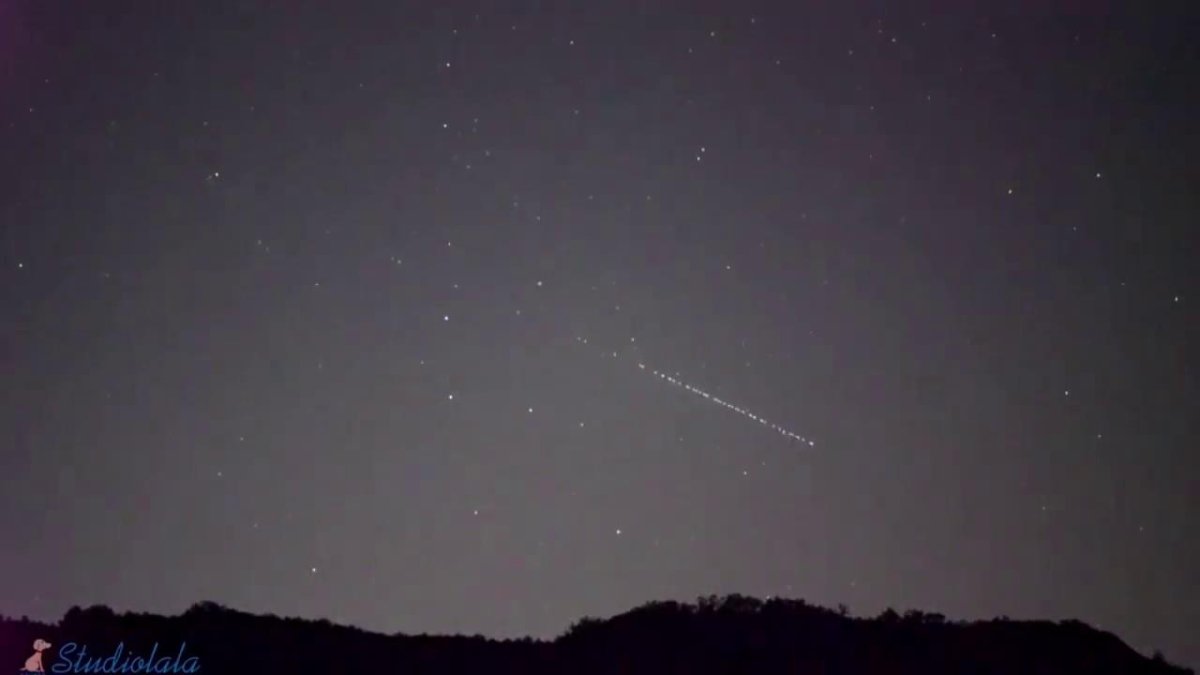 Спутники Starlink в небе