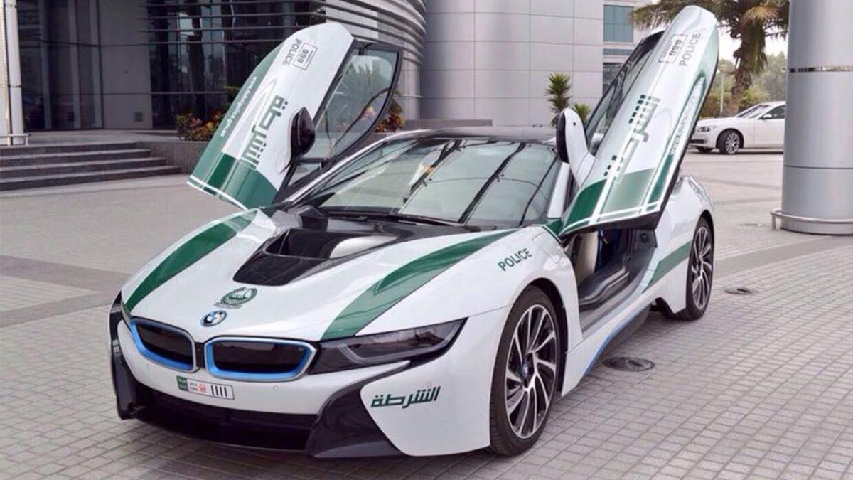 БМВ i8 полиция Дубай