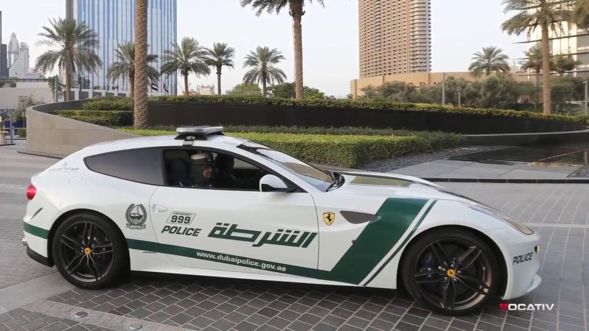 Полицейская Феррари в Дубае