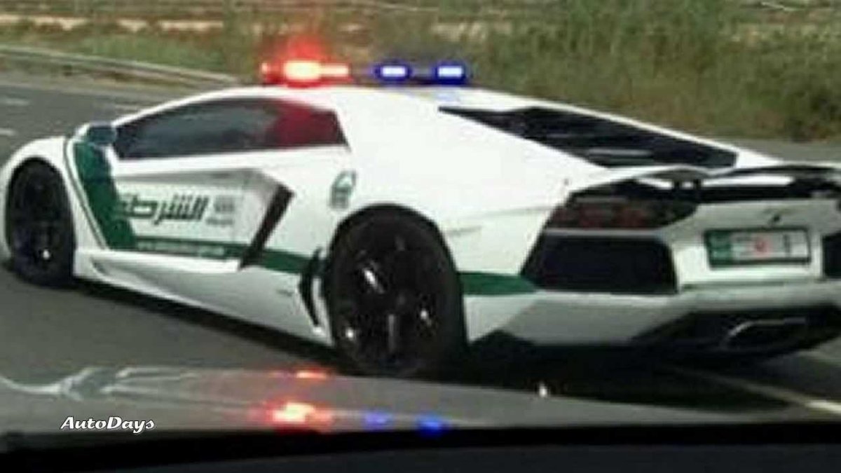 Полиция на Ламборджини в Дубае