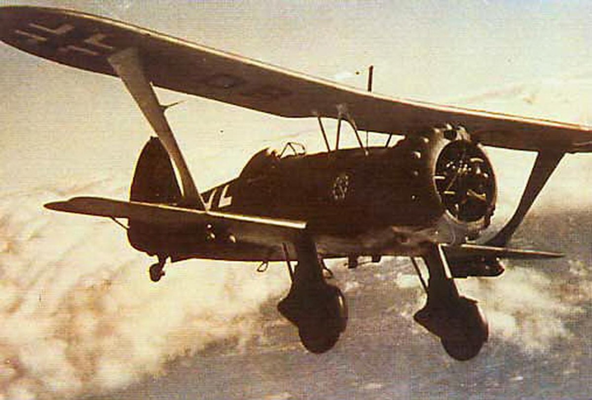 Самолет Henschel hs123