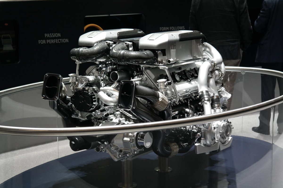 W образный двигатель Бугатти