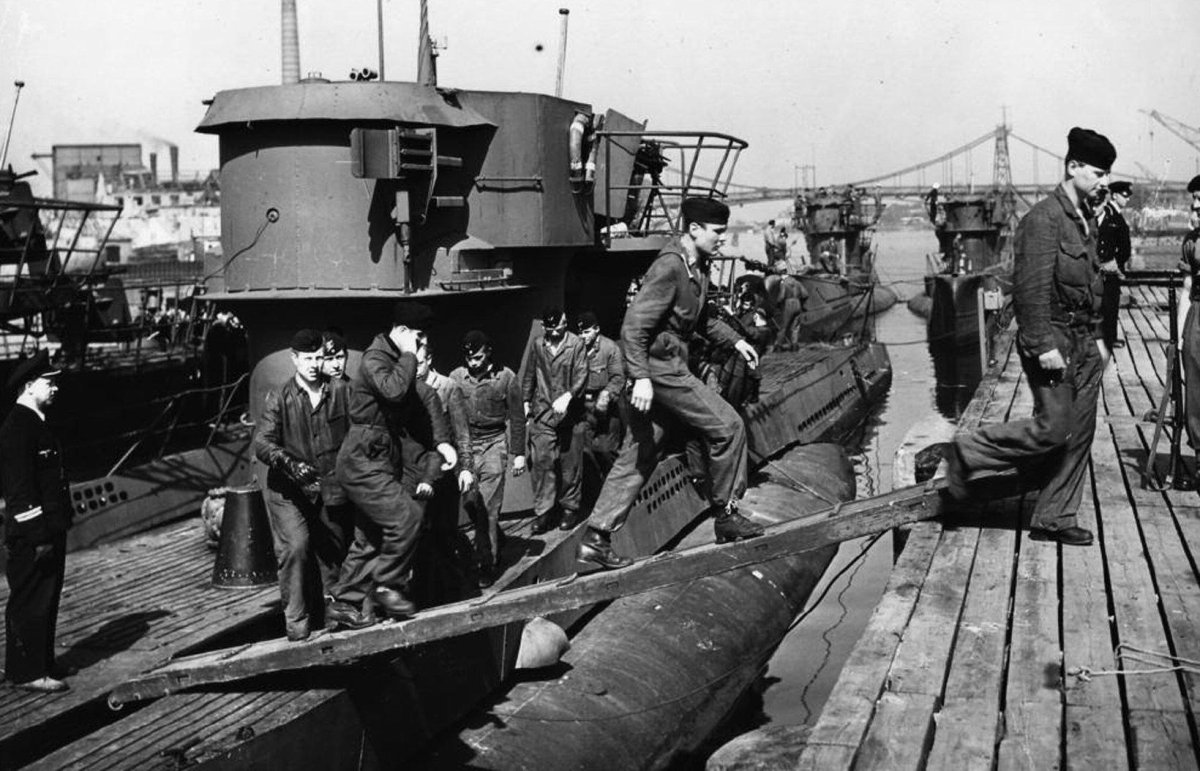 Подводная лодка u-250 в Кронштадте