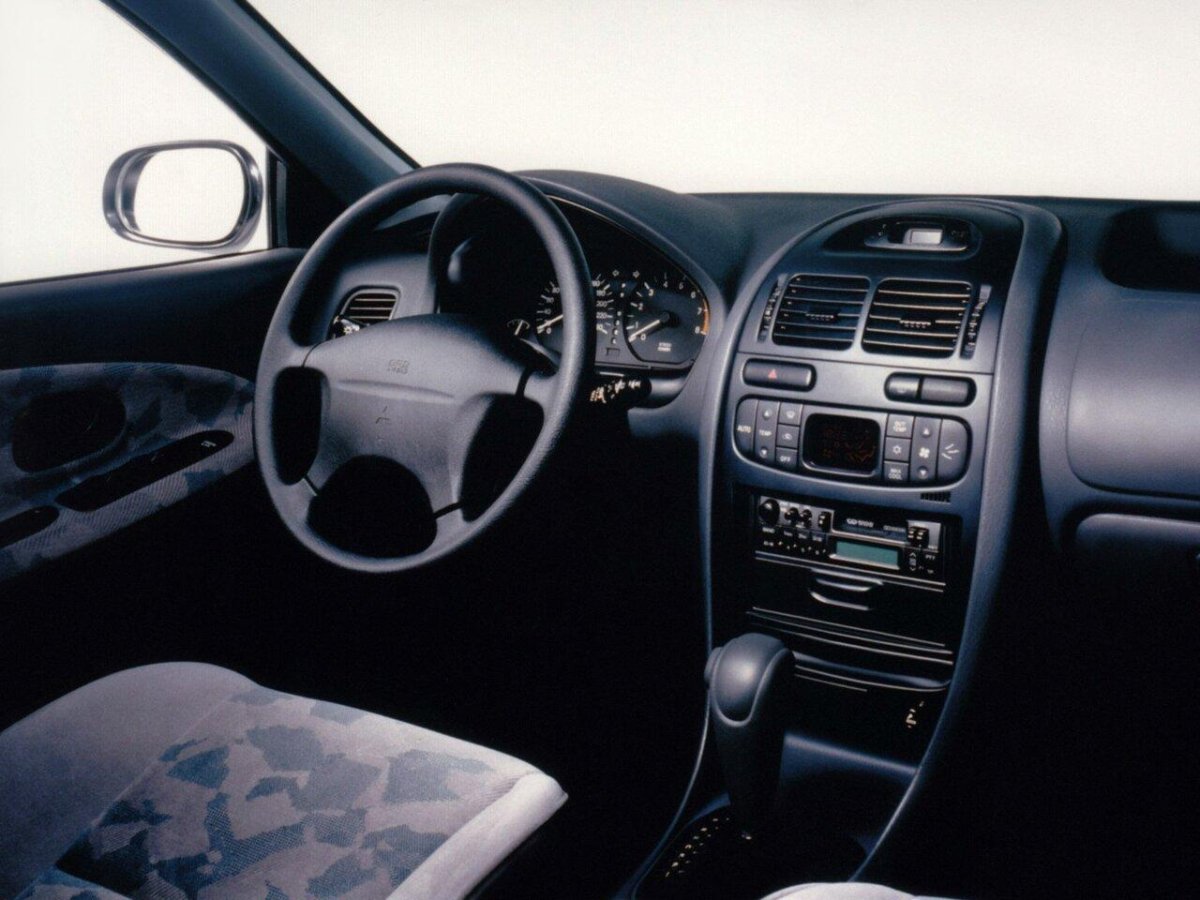 Mitsubishi Carisma i 1995-1999