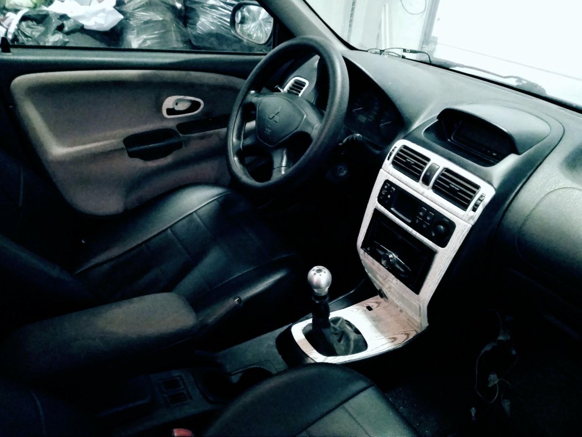 Mitsubishi Carisma 2002 1.6 салон