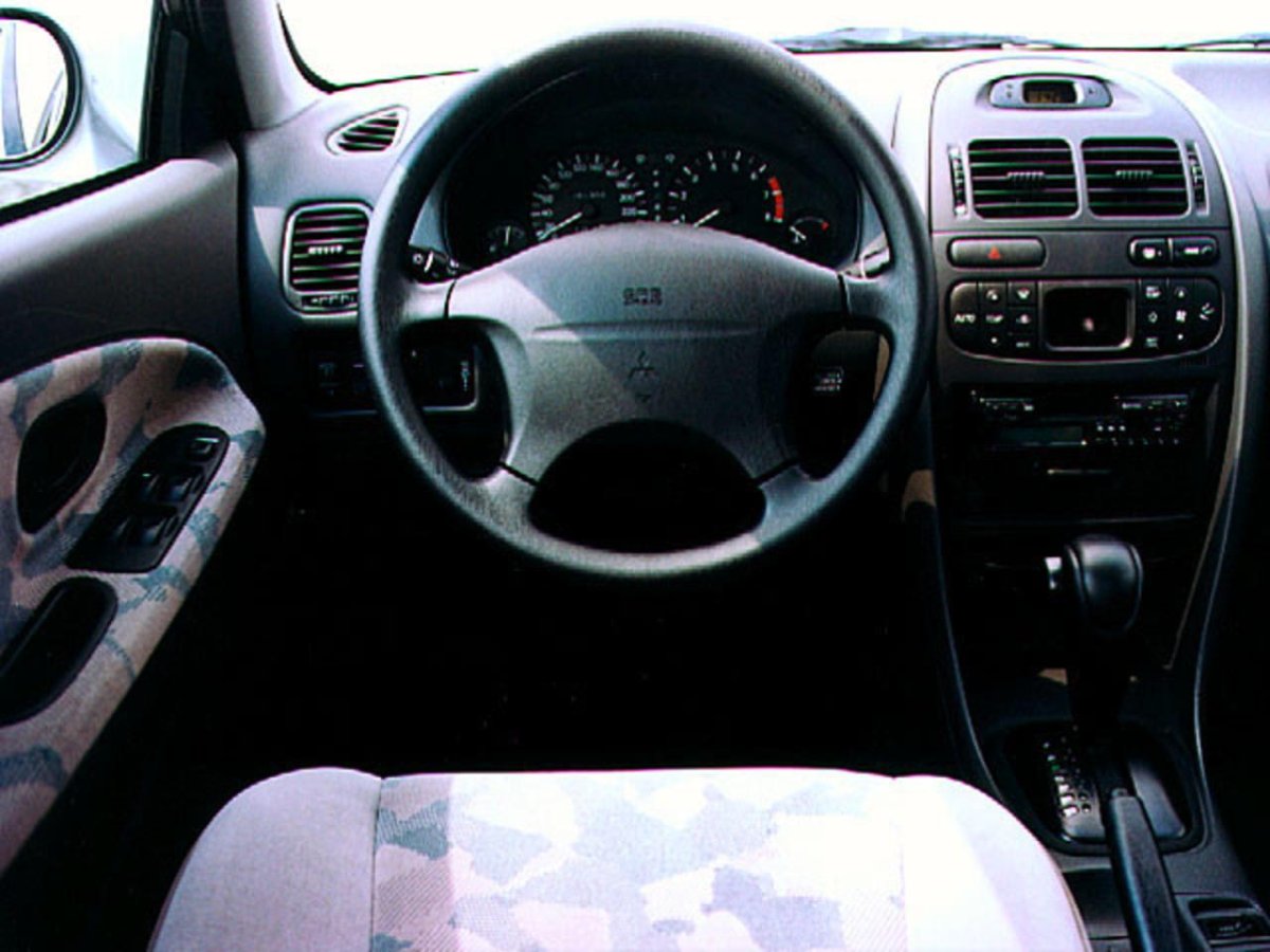 Митсубиси Каризма 2001 1.8
