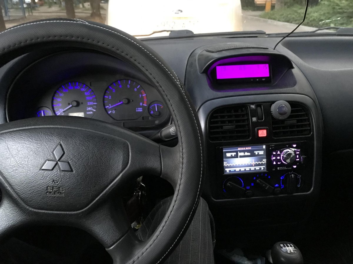 Mitsubishi Carisma 2000 салон