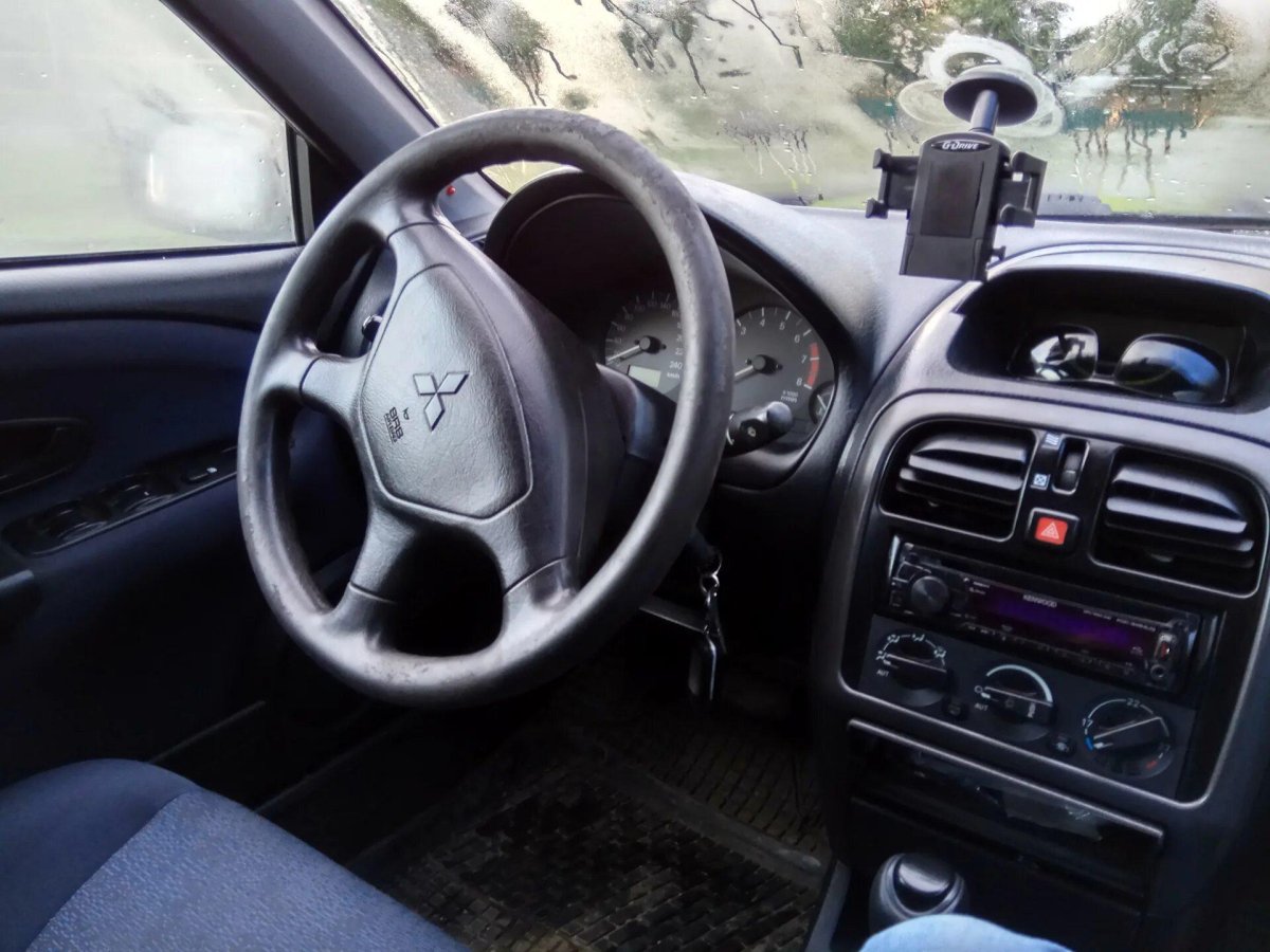 Митсубиси Каризма 2002