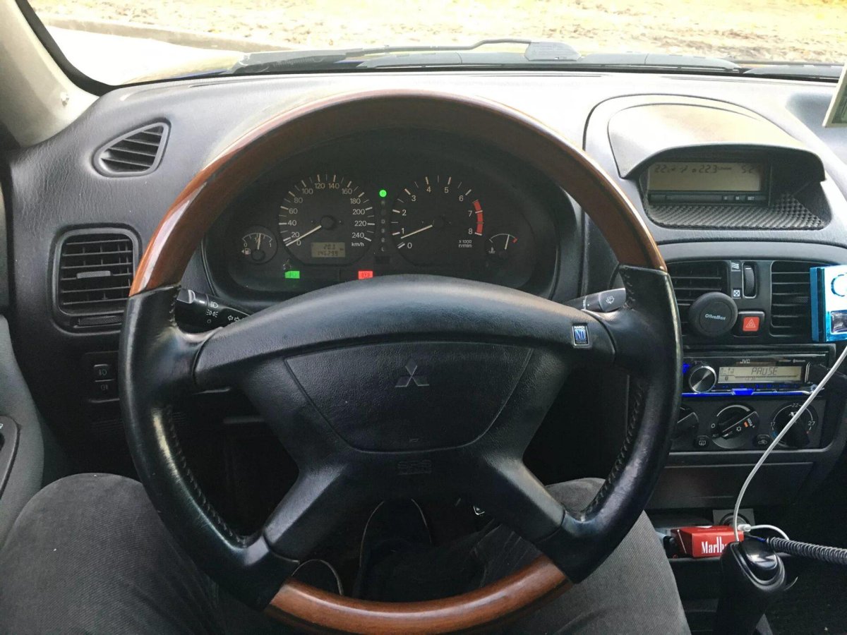 Mitsubishi Carisma 2002 салон