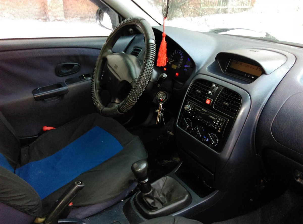 Mitsubishi Carisma, 1999 салон